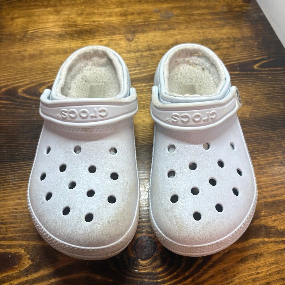 Crocs Light Blue Fur Lined Clogs Size 7